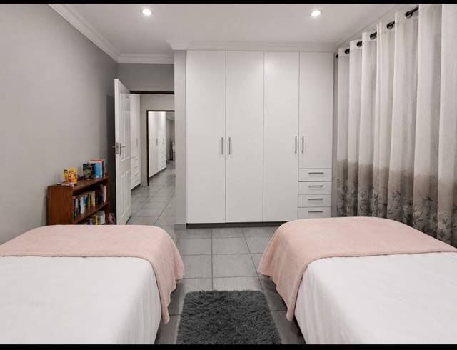 3 BEDROOM TOWNHOUSE FOR SALE IN ARCON PARK